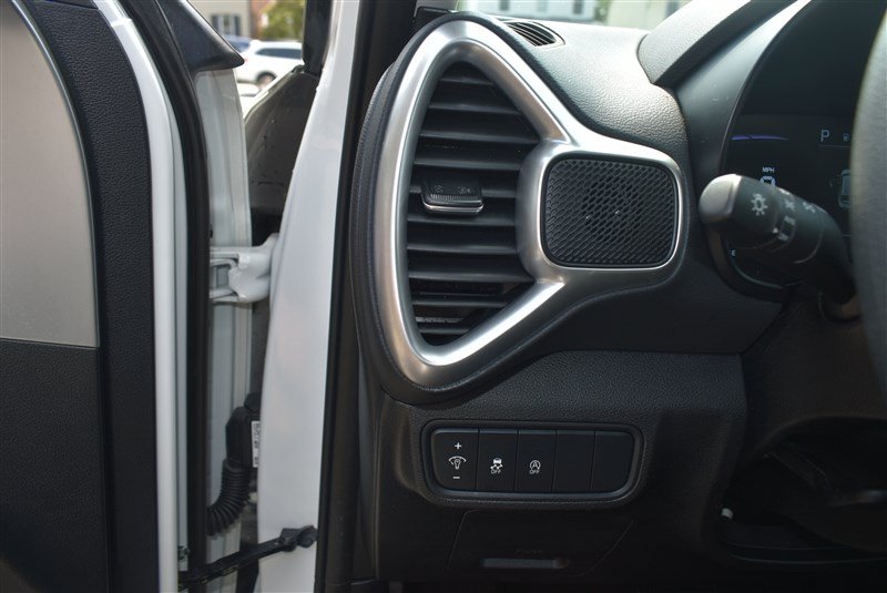 Used 2025 Kia Soul LX w/ LX Technology Package FWD image 12