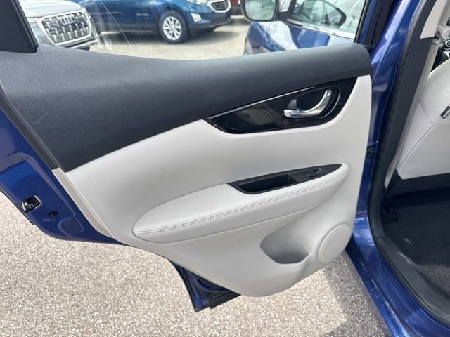 Used 2022 Nissan Rogue Sport SV FWD image 14