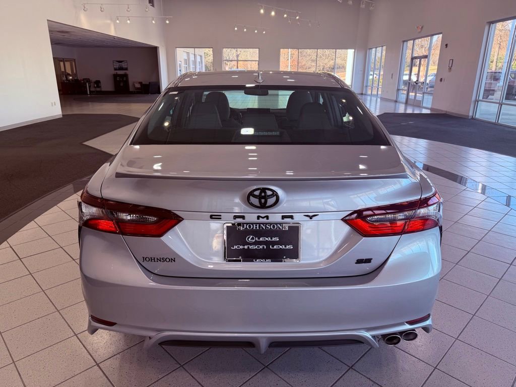Used 2022 Toyota Camry SE image 11