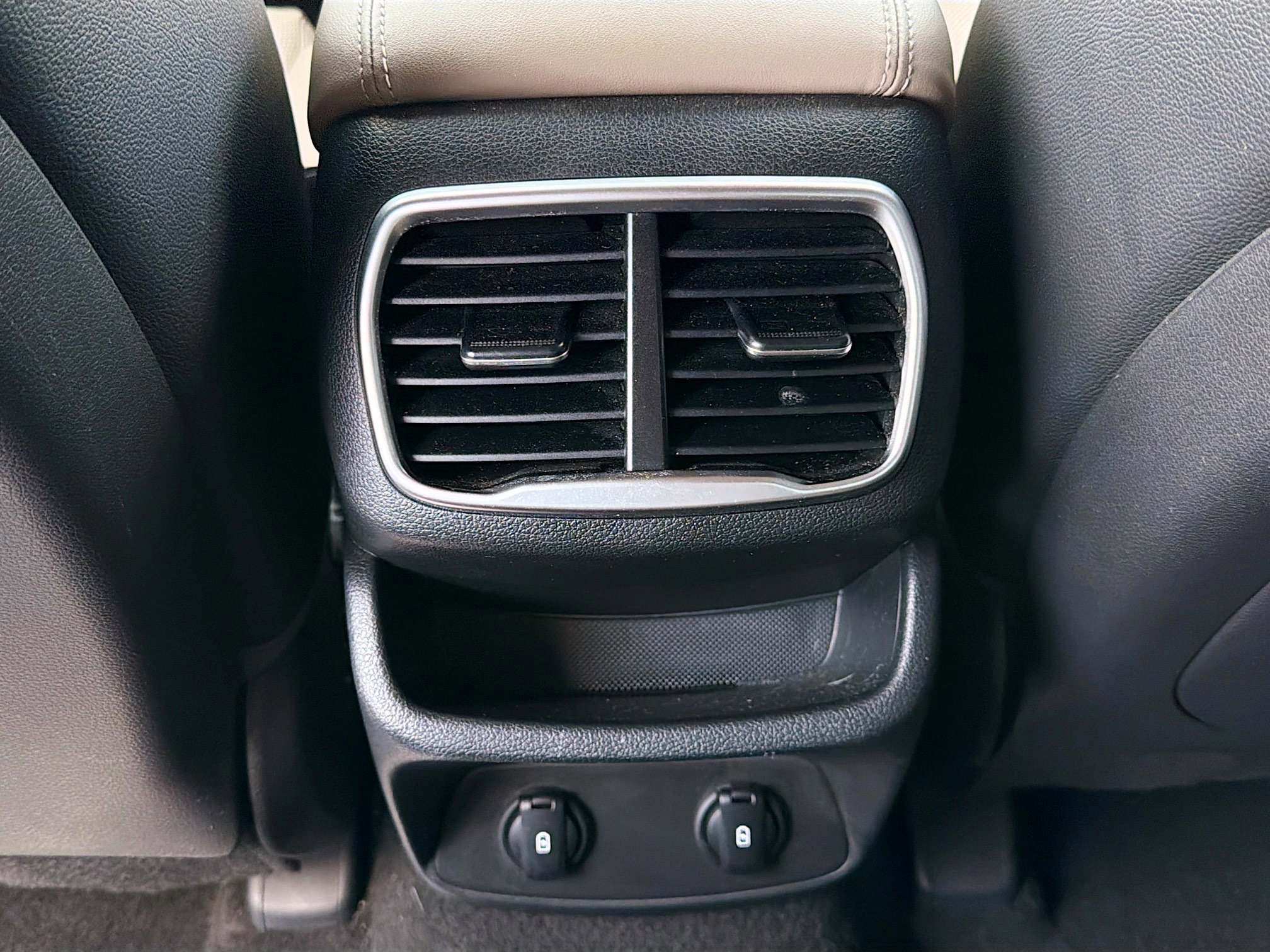 Used 2019 Hyundai Santa Fe Limited image 20