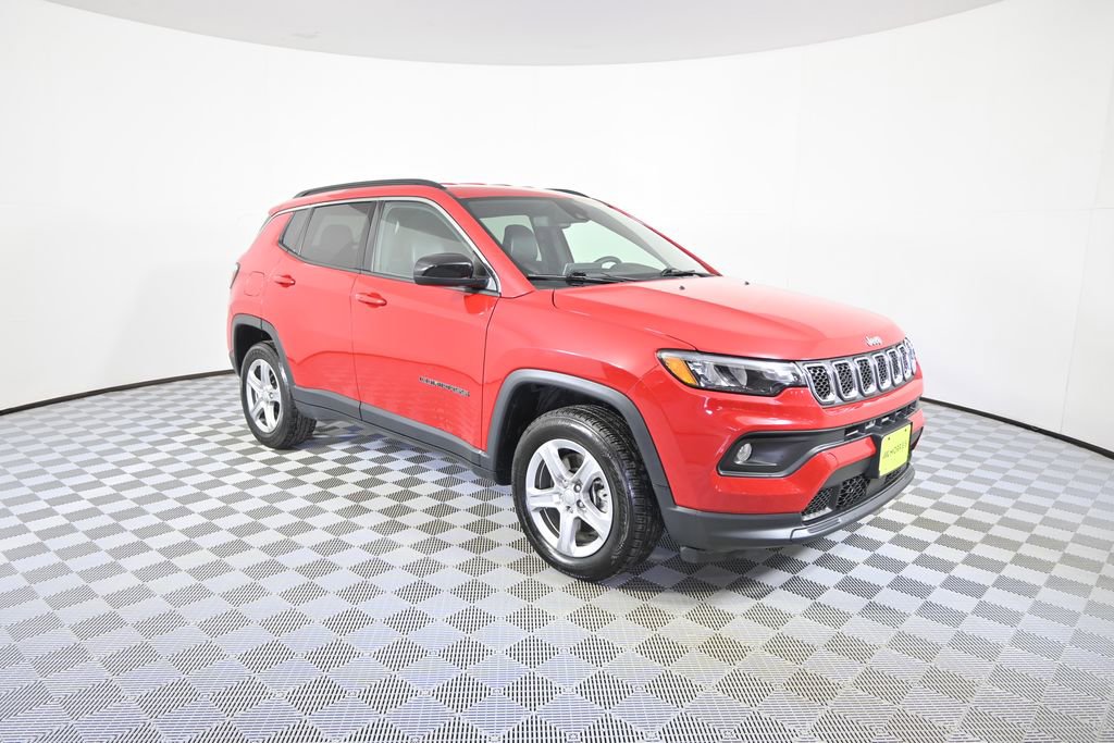 Used 2024 Jeep Compass Latitude image 9