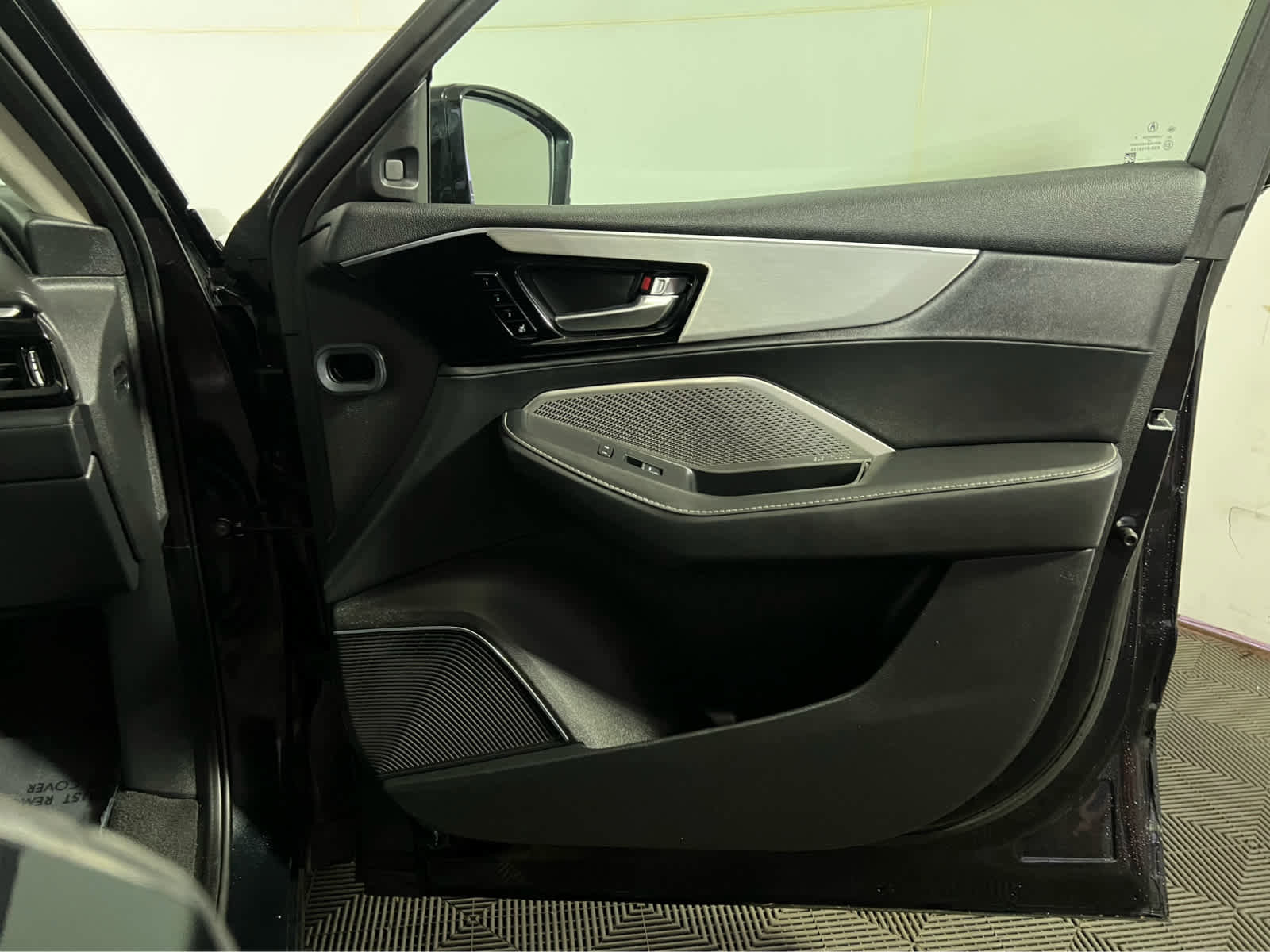 Used 2024 Acura MDX SH-AWD w/ Technology Package image 32