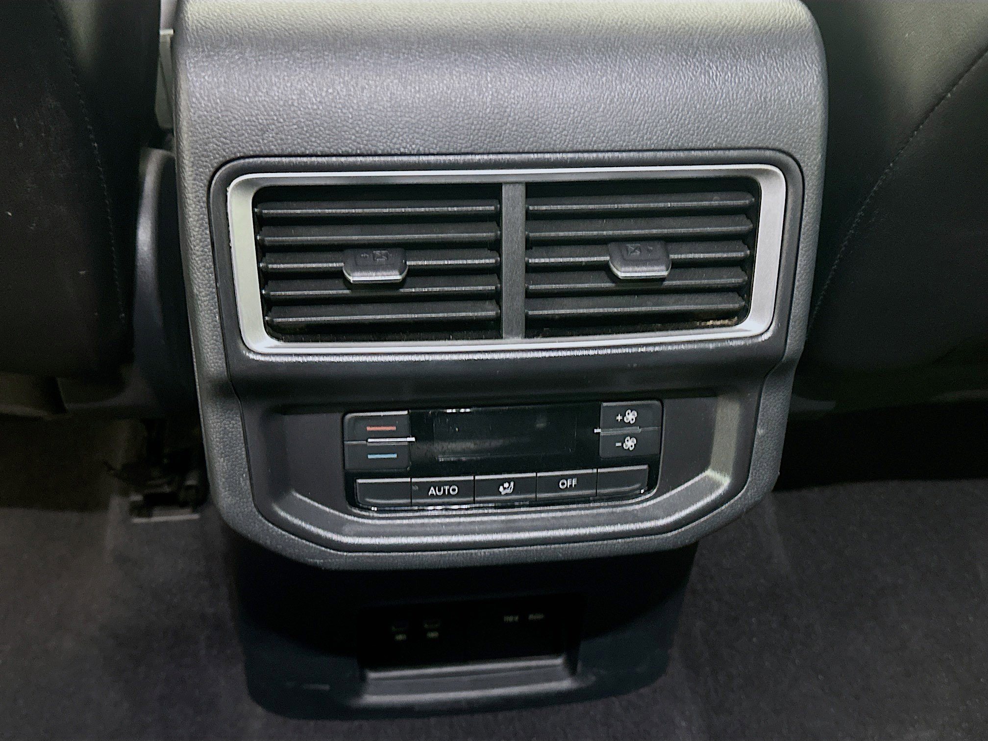 Used 2025 Volkswagen Atlas SE image 26