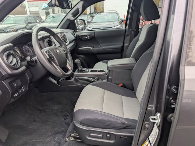 Used 2022 Toyota Tacoma TRD Sport image 14