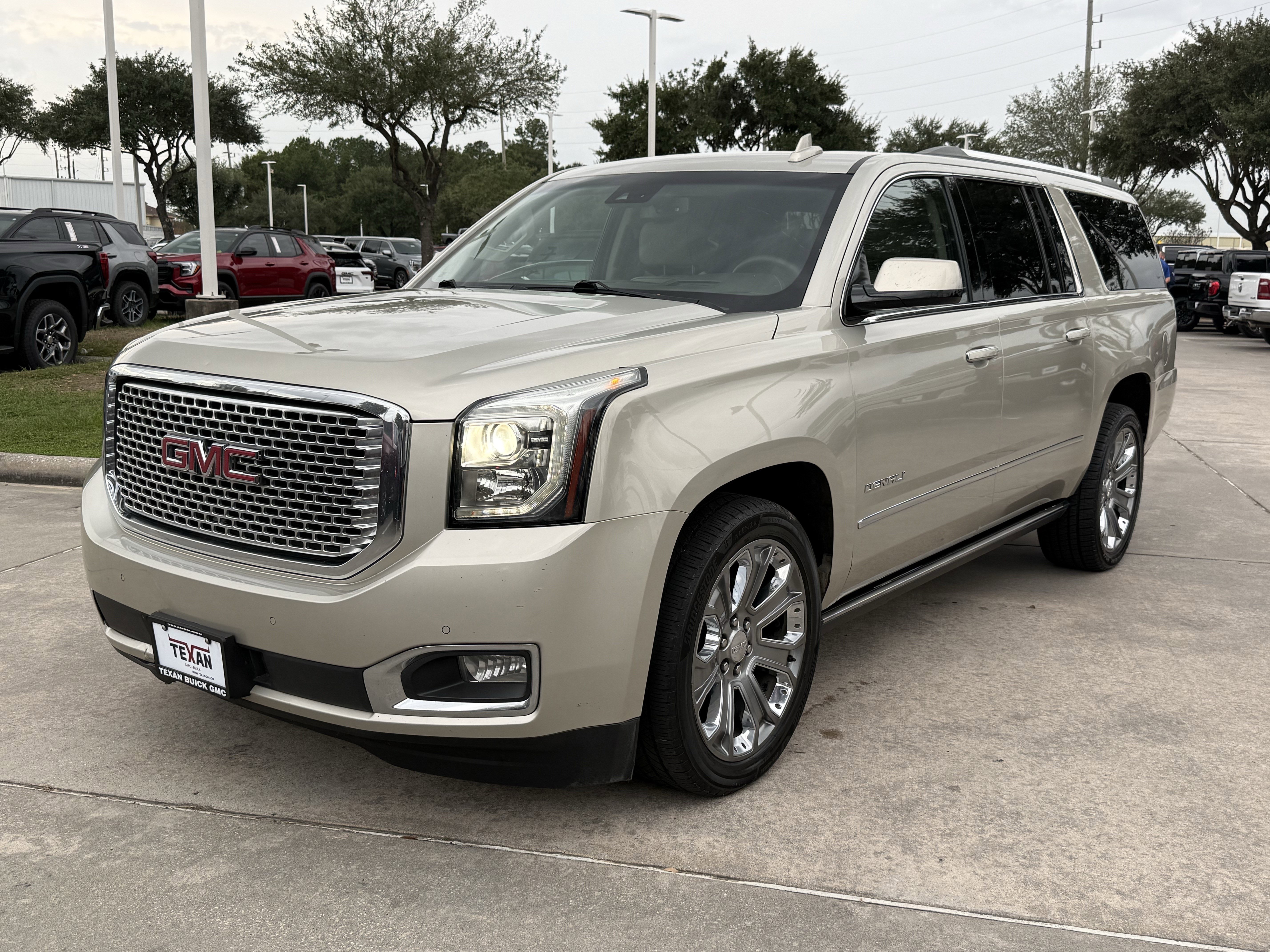 Used 2016 GMC Yukon XL Denali w/ Open Road Package image 9