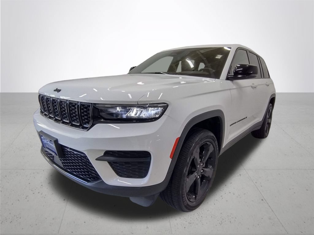 Used 2023 Jeep Grand Cherokee Altitude AWD/4WD image 2