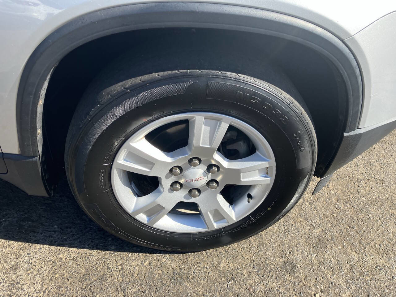 Used 2010 GMC Acadia SL image 16