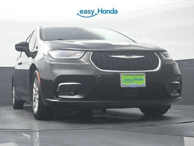Used 2023 Chrysler Pacifica Touring-L FWD image 28
