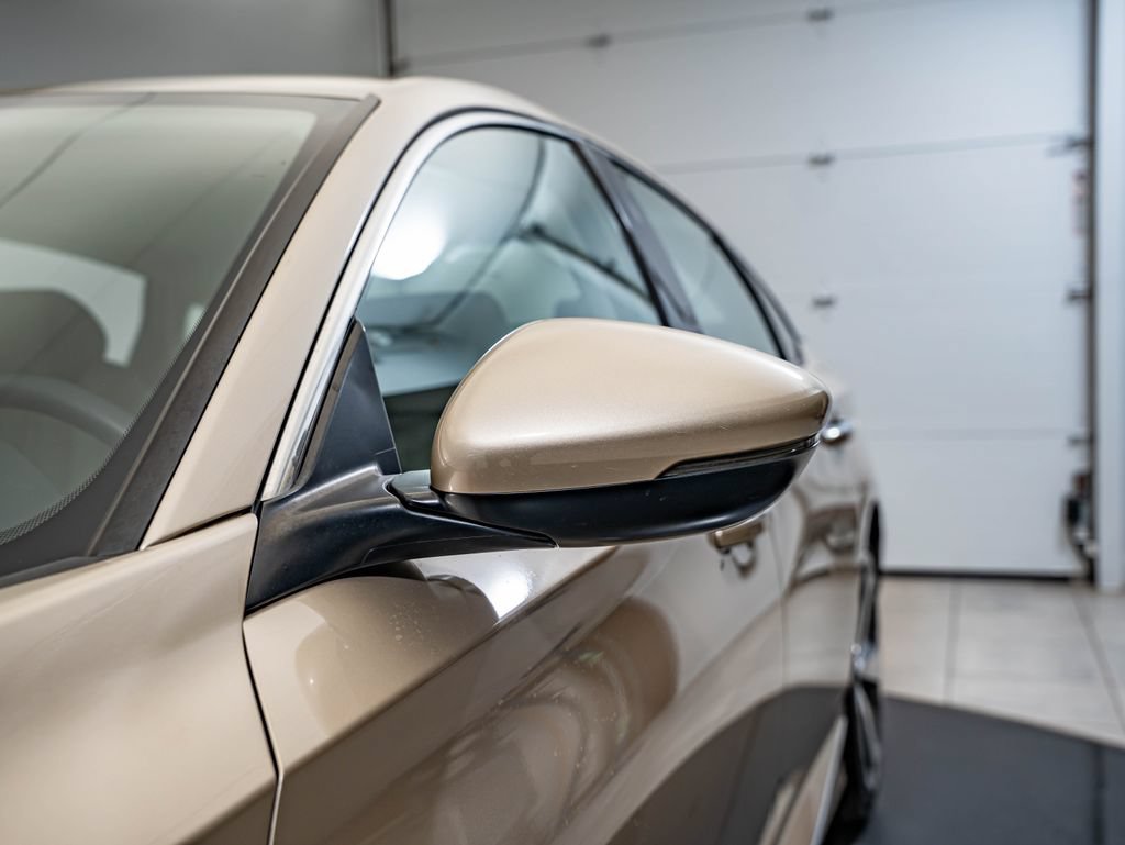 Used 2018 Honda Accord Touring image 9