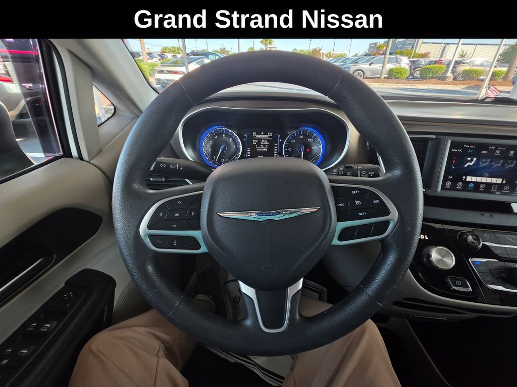 Used 2018 Chrysler Pacifica LX FWD image 20
