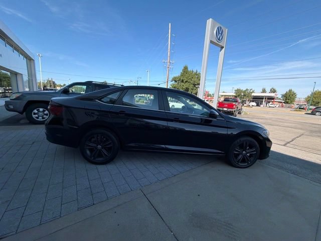 Used 2023 Volkswagen Jetta SE w/ Panoramic Sunroof Package FWD image 22