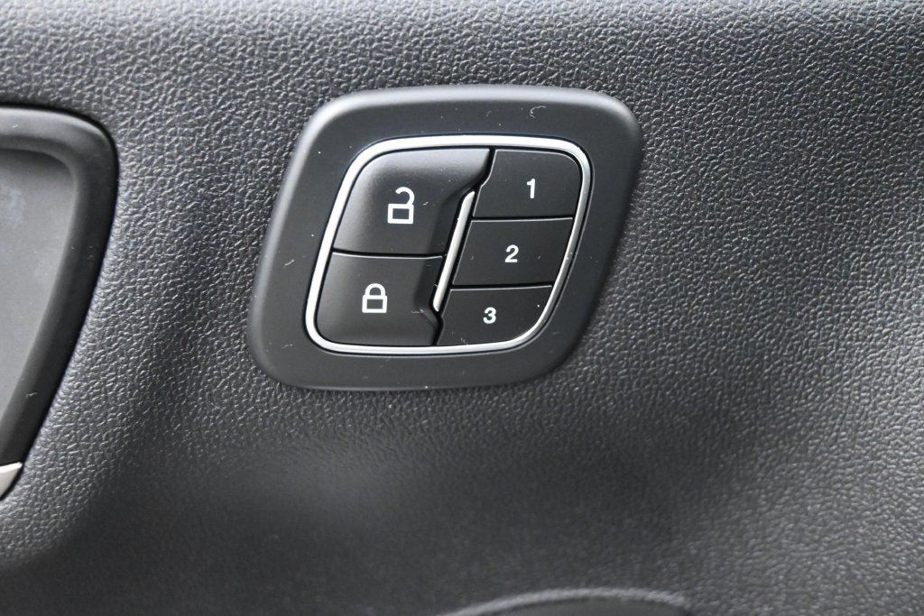 Used 2022 Ford Escape SEL w/ Technology Package FWD image 5