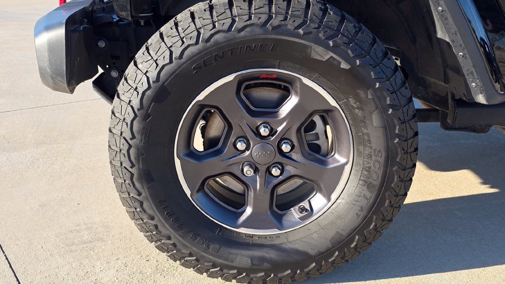 Used 2020 Jeep Gladiator Rubicon AWD/4WD image 11