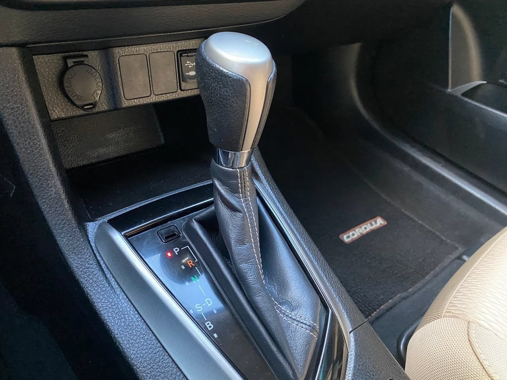 Used 2015 Toyota Corolla LE FWD image 17
