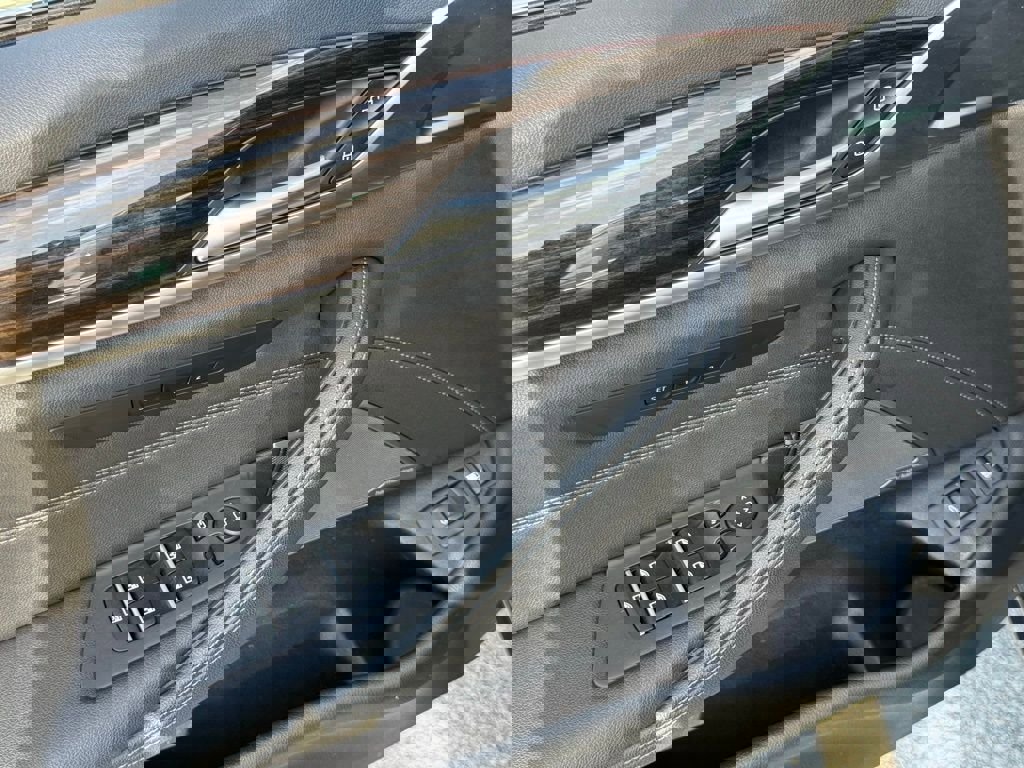 Used 2023 BMW 530e image 22