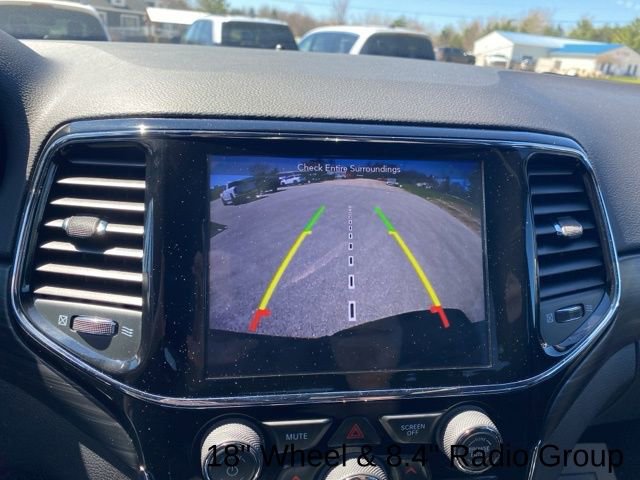 Used 2019 Jeep Grand Cherokee Laredo w/ Security & Convenience Group AWD/4WD image 20