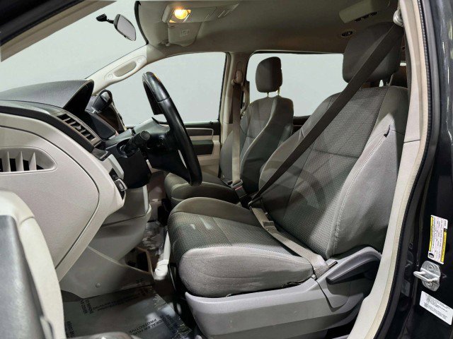 Used 2012 Volkswagen Routan S image 22