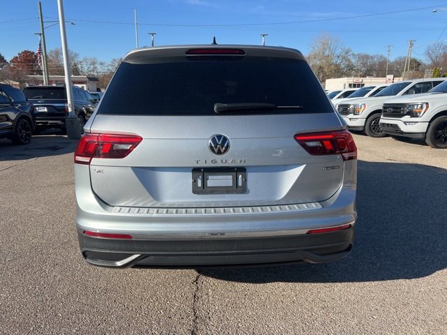Used 2022 Volkswagen Tiguan SE w/ Panoramic Sunroof Package image 4