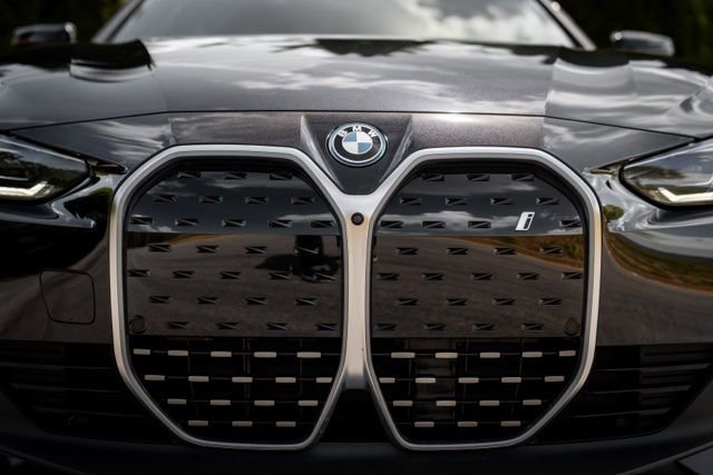 Used 2023 BMW i4 eDrive35 w/ Premium Package image 17