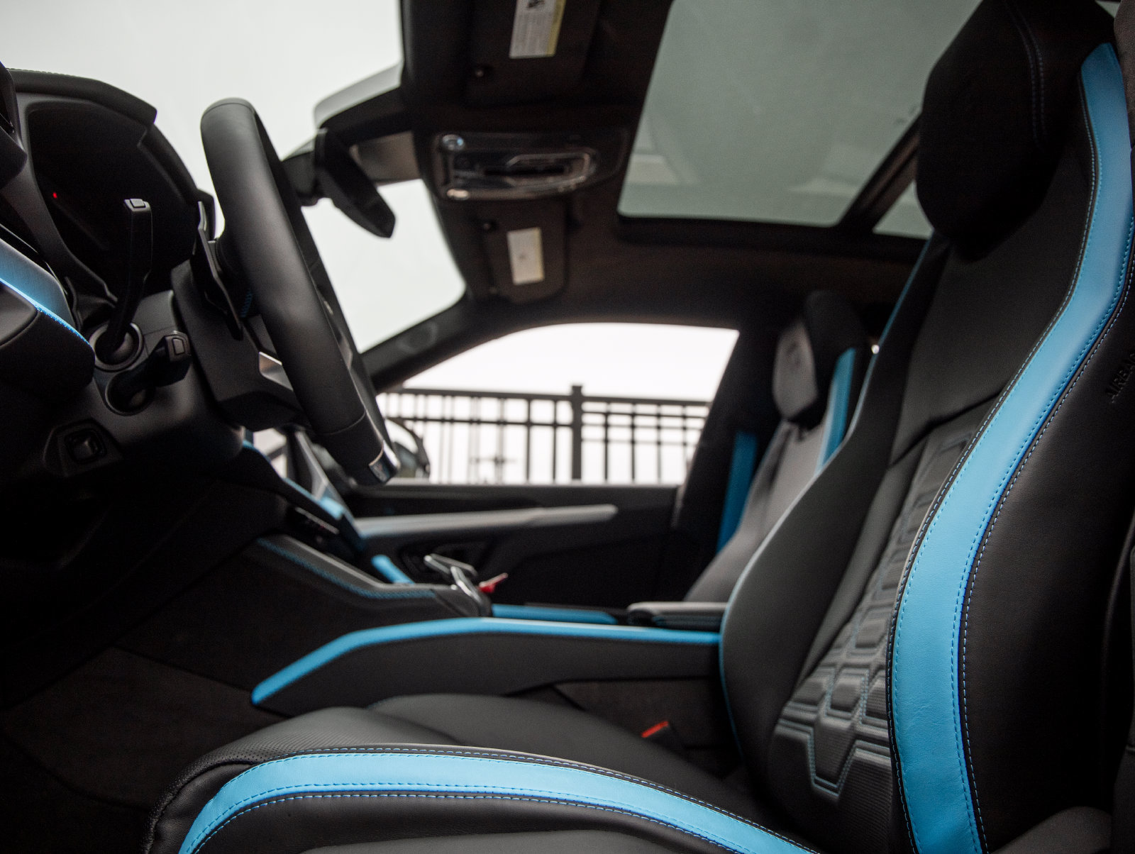 Used 2025 Lamborghini Urus S AWD/4WD image 24