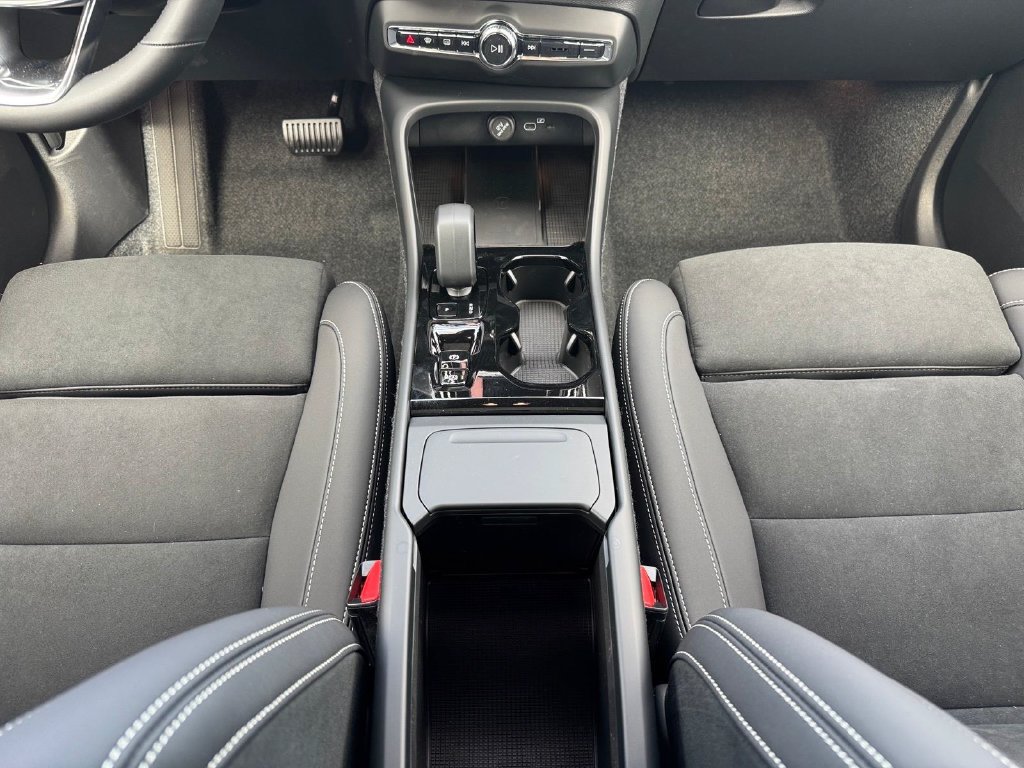 New 2026 Volvo XC40 B5 Ultra w/ Protection Package Premier AWD/4WD image 14