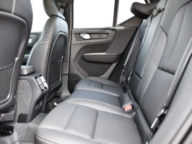 New 2025 Volvo XC40 B5 Core w/ Protection Package Premier image 17