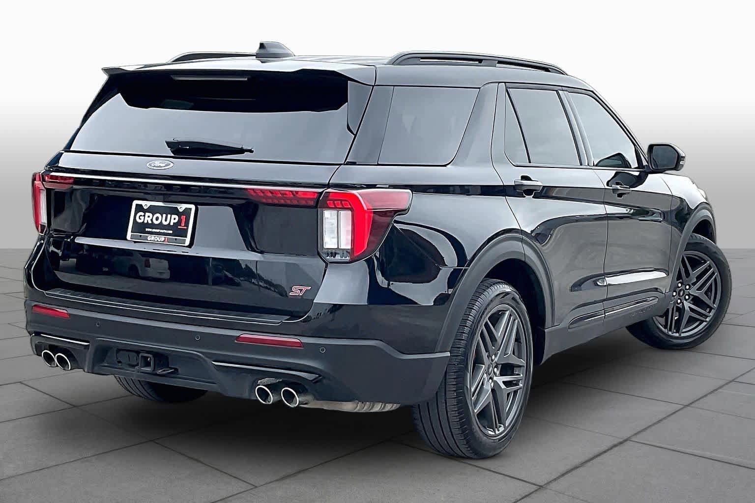 Used 2025 Ford Explorer ST AWD/4WD image 13
