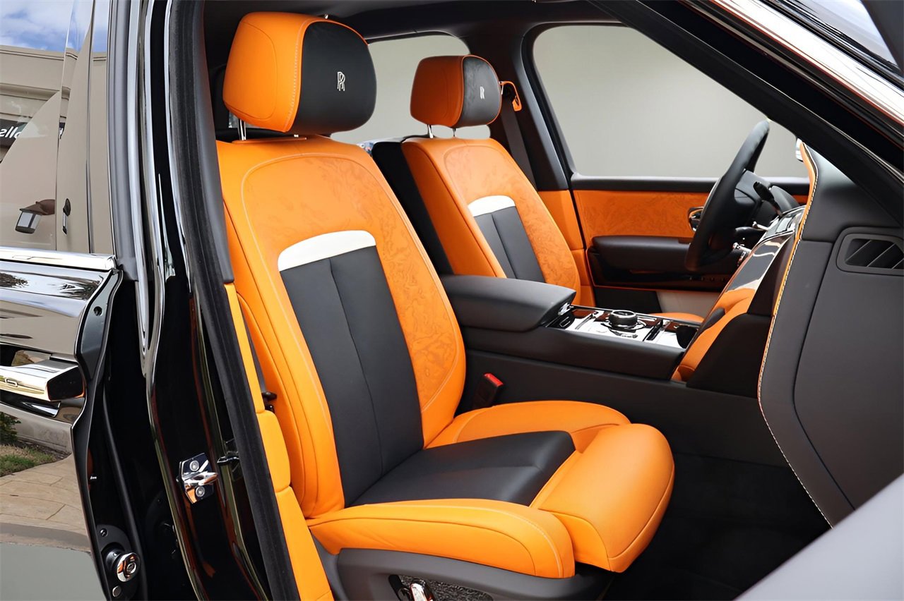 Used 2025 Rolls-Royce Cullinan image 28