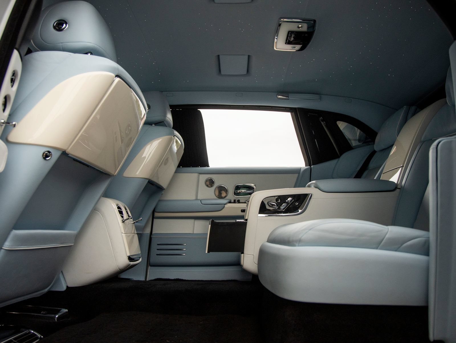 Used 2023 Rolls-Royce Phantom Extended Wheelbase w/ Leather Finishing Pack RWD image 51