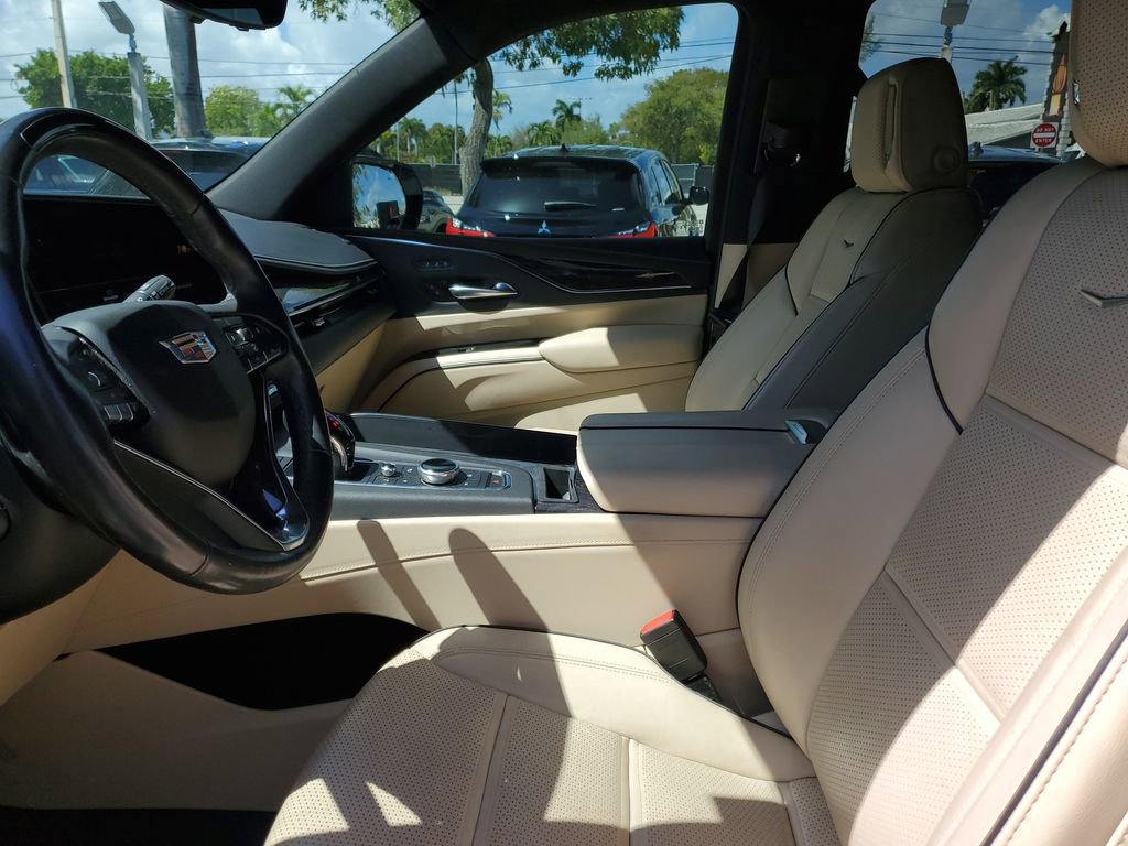 Used 2023 Cadillac Escalade Premium Luxury w/ Performance Package image 18