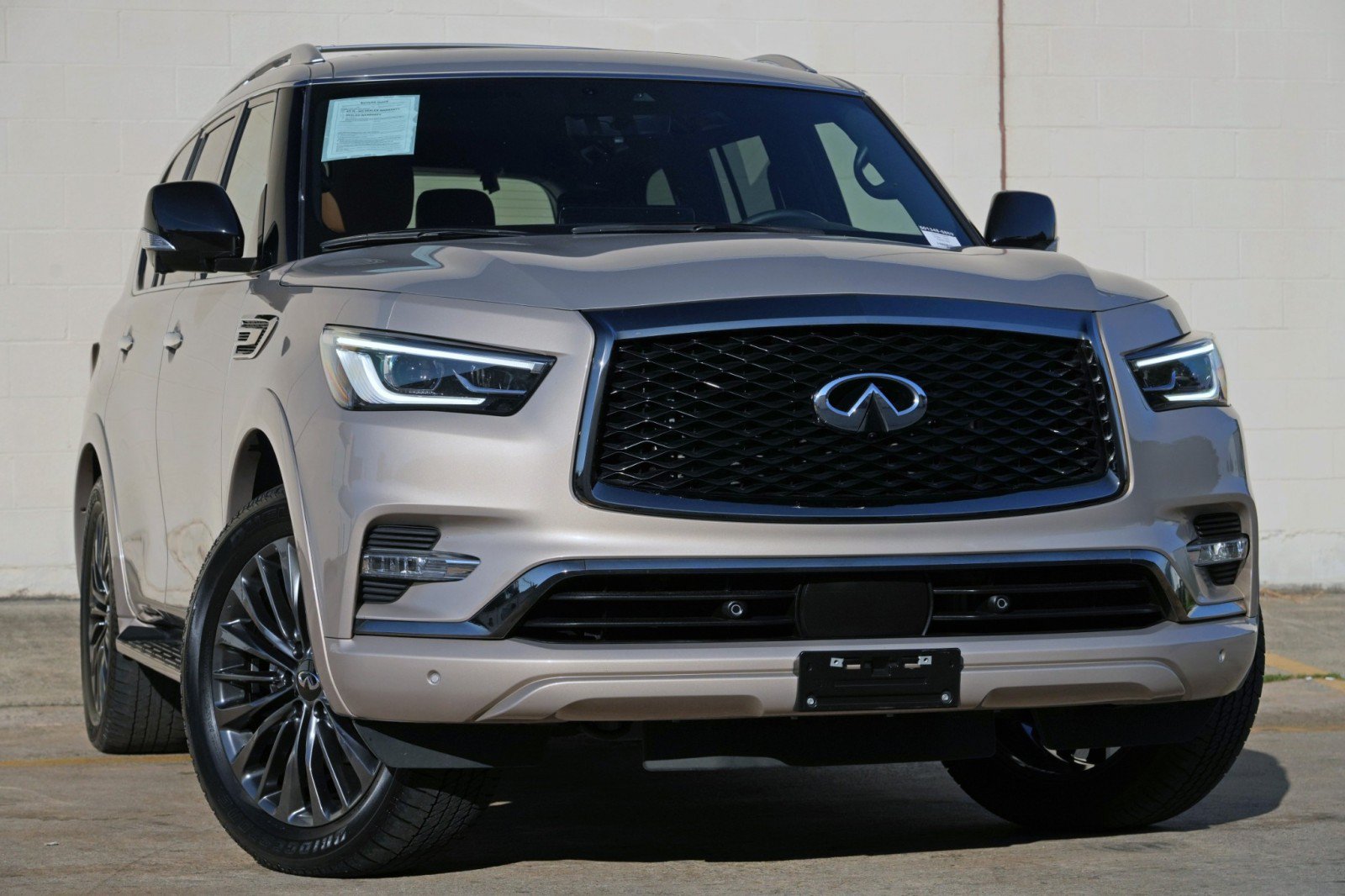 Used 2024 INFINITI QX80 Sensory AWD/4WD image 4