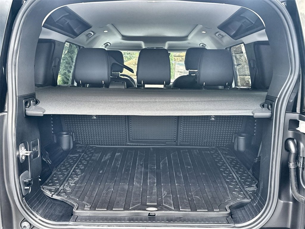 Used 2025 Land Rover Defender 110 S image 18