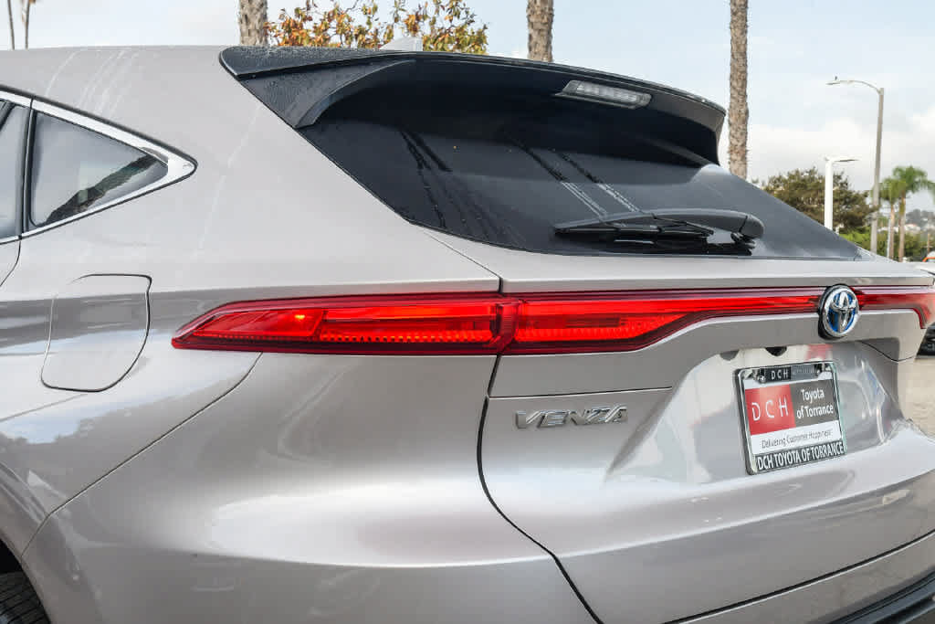 Certified 2024 Toyota Venza LE AWD/4WD image 6