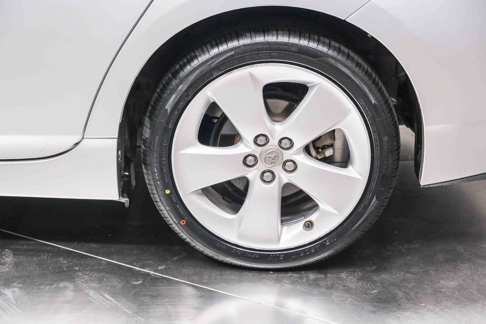 Used 2015 Toyota Prius Five FWD image 9