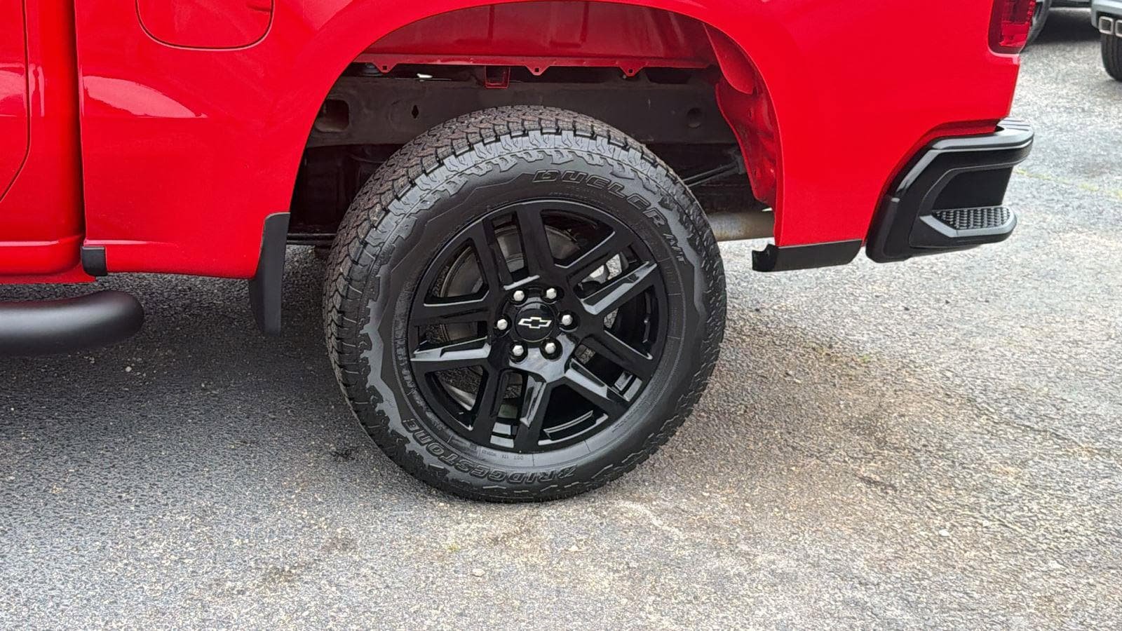 Certified 2022 Chevrolet Silverado 1500 Custom Trail Boss w/ LPO, Dark Essentials Package AWD/4WD image 9