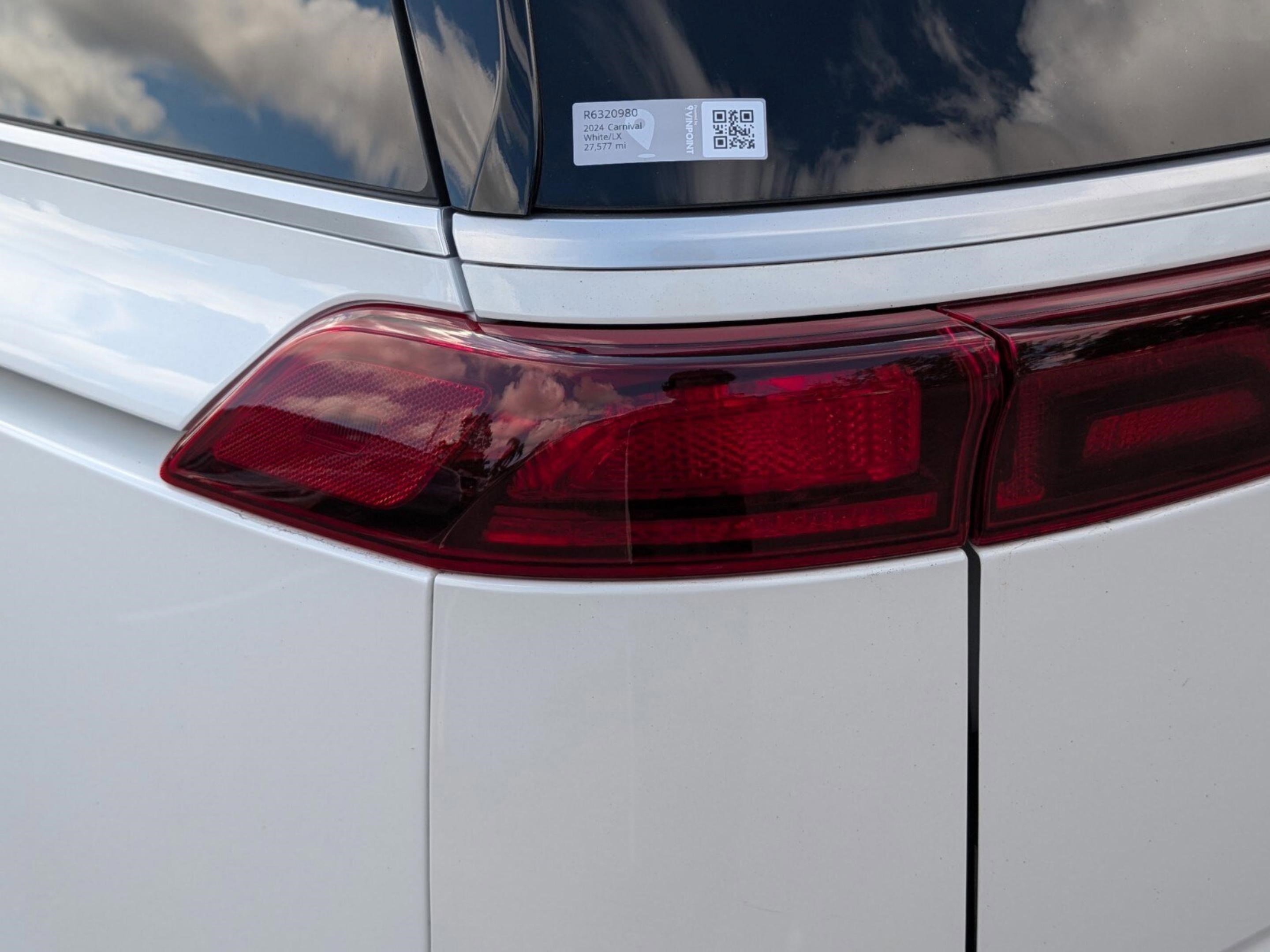 Certified 2024 Kia Carnival LX image 19