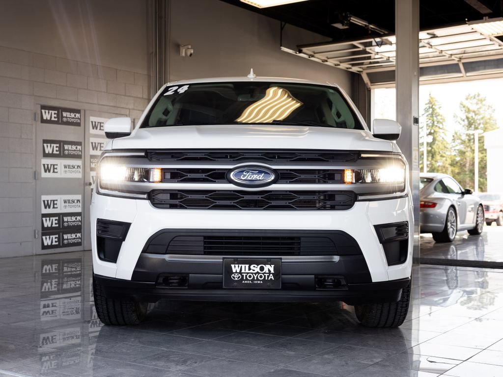Used 2024 Ford Expedition Max XLT AWD/4WD image 3
