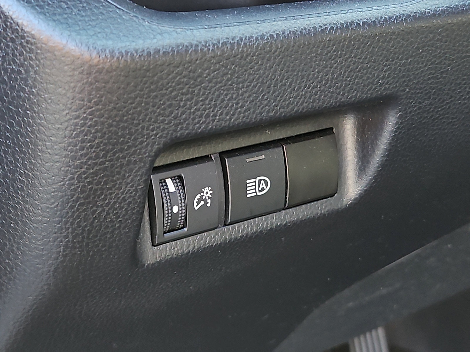Used 2024 Toyota RAV4 LE AWD/4WD image 24