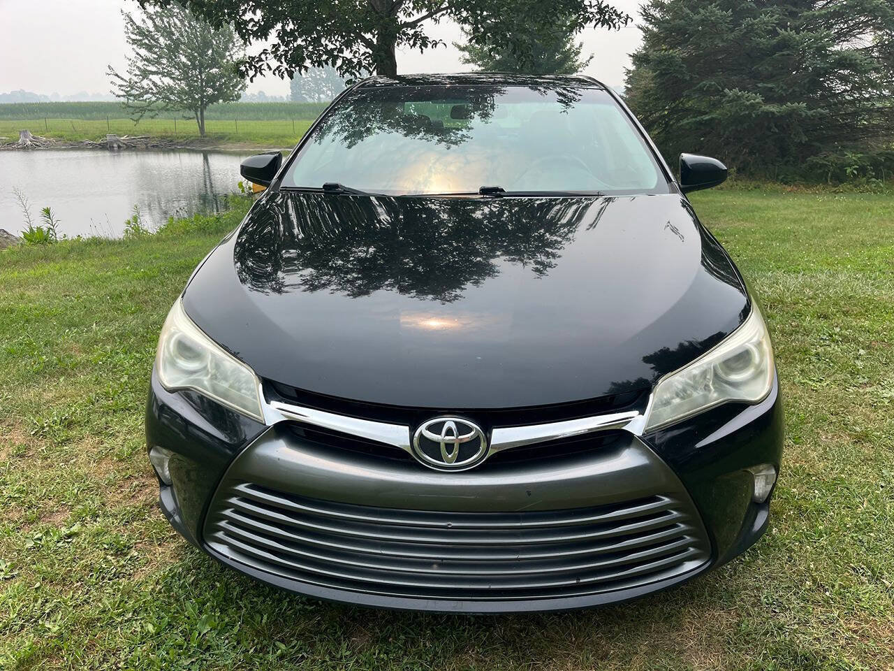Used 2016 Toyota Camry LE FWD image 2