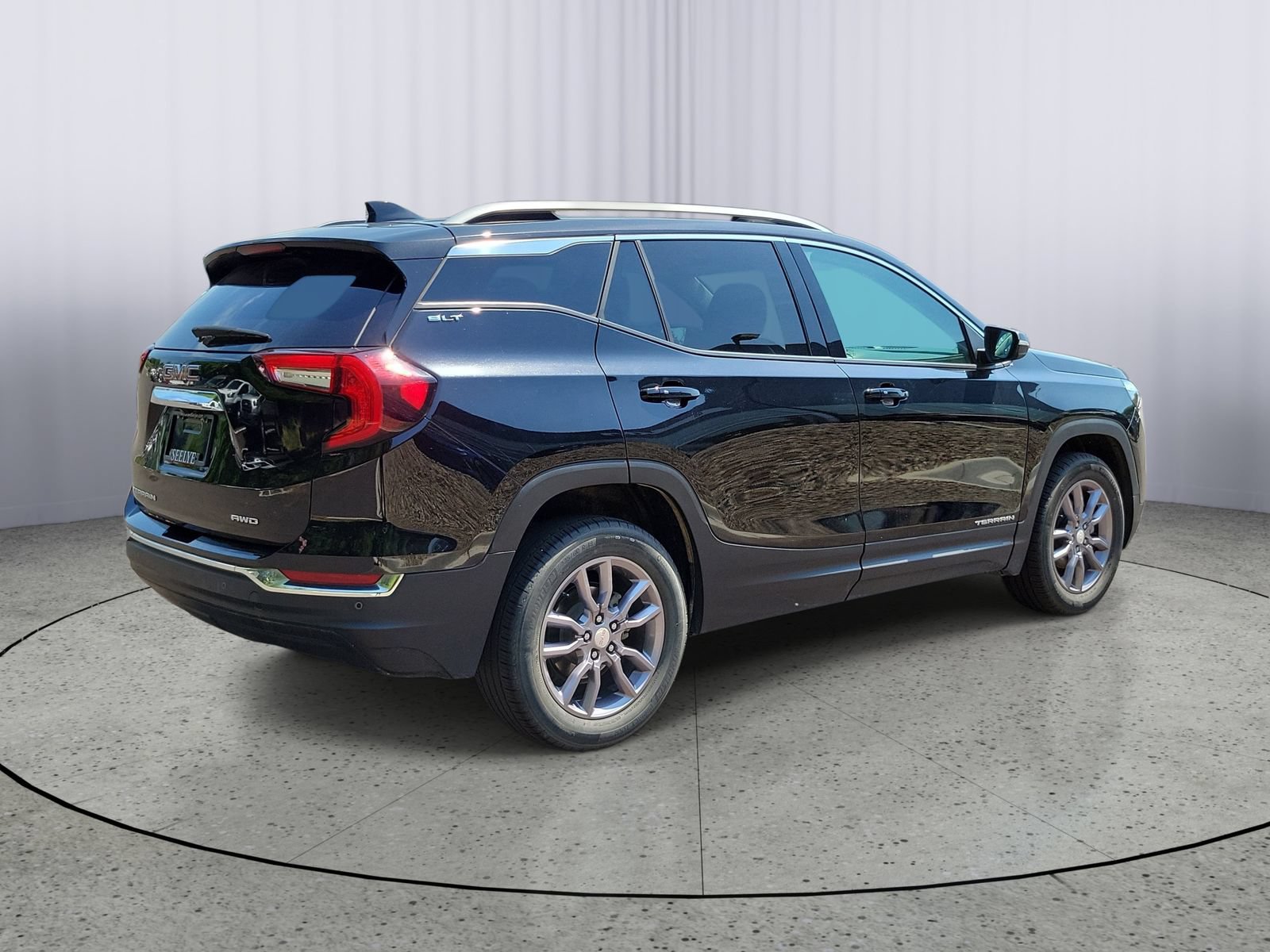 Used 2023 GMC Terrain SLT w/ LPO, Floor Liner Package AWD/4WD image 3