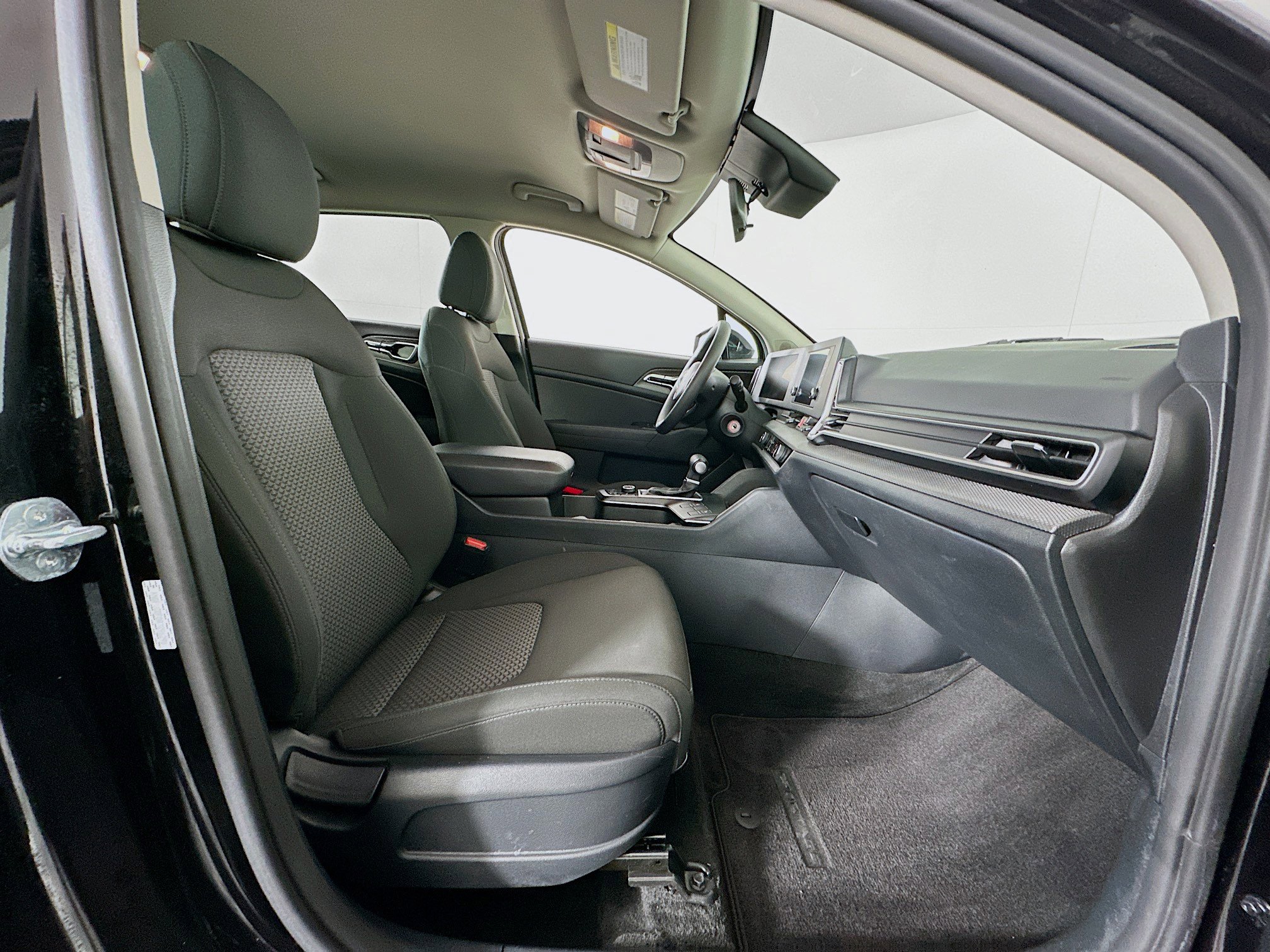 Used 2024 Kia Sportage LX image 30