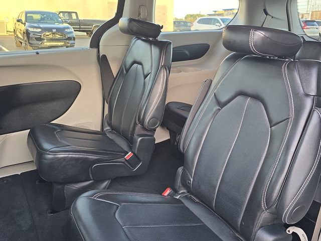 Used 2024 Chrysler Pacifica Touring-L FWD image 13