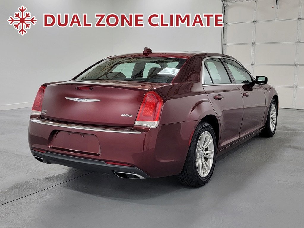 Used 2017 Chrysler 300 Limited w/ Value Package RWD image 9