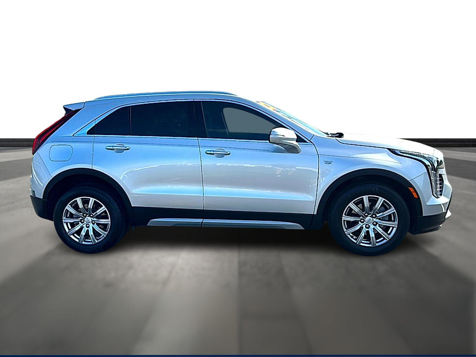 Used 2022 Cadillac XT4 Premium Luxury w/ Enhanced Visibility Package FWD image 9