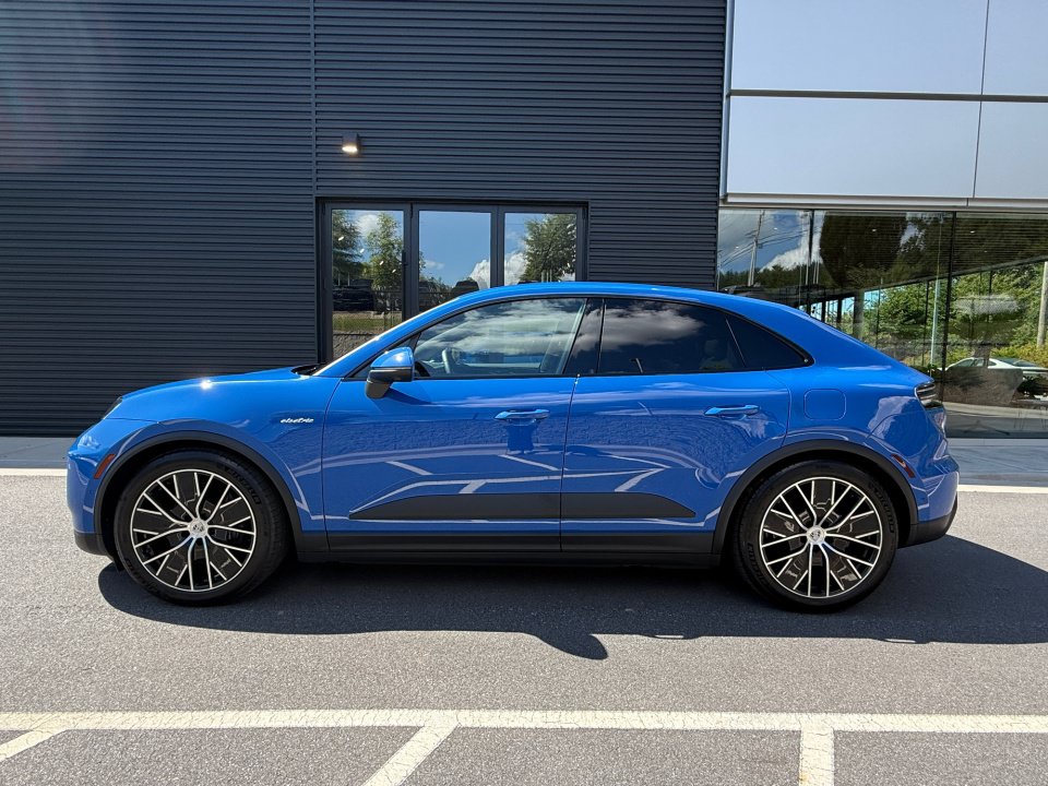 New 2026 Porsche Macan 4 Electric AWD/4WD image 2