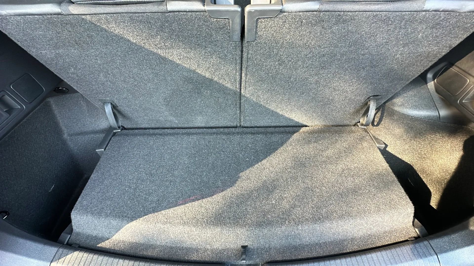 Used 2024 Volkswagen Tiguan SE image 16