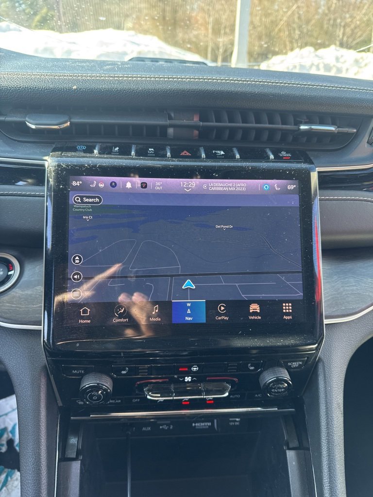 Used 2023 Jeep Grand Cherokee 4WD 4xe image 11