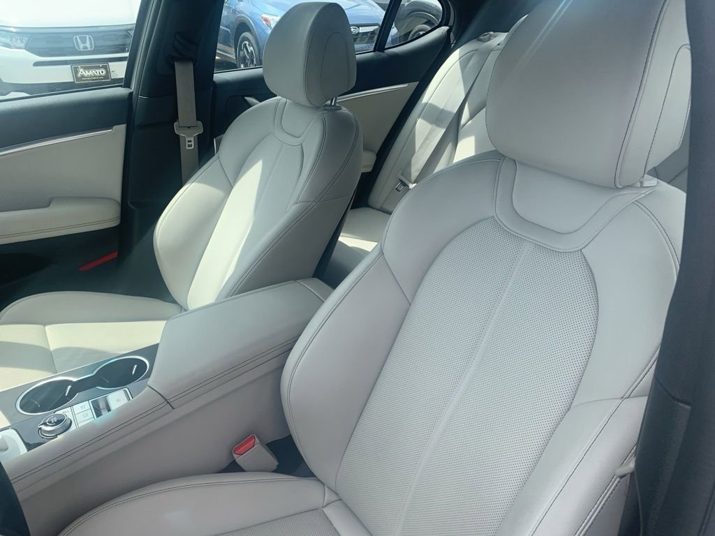 Used 2025 Genesis G70 2.5T AWD/4WD image 11