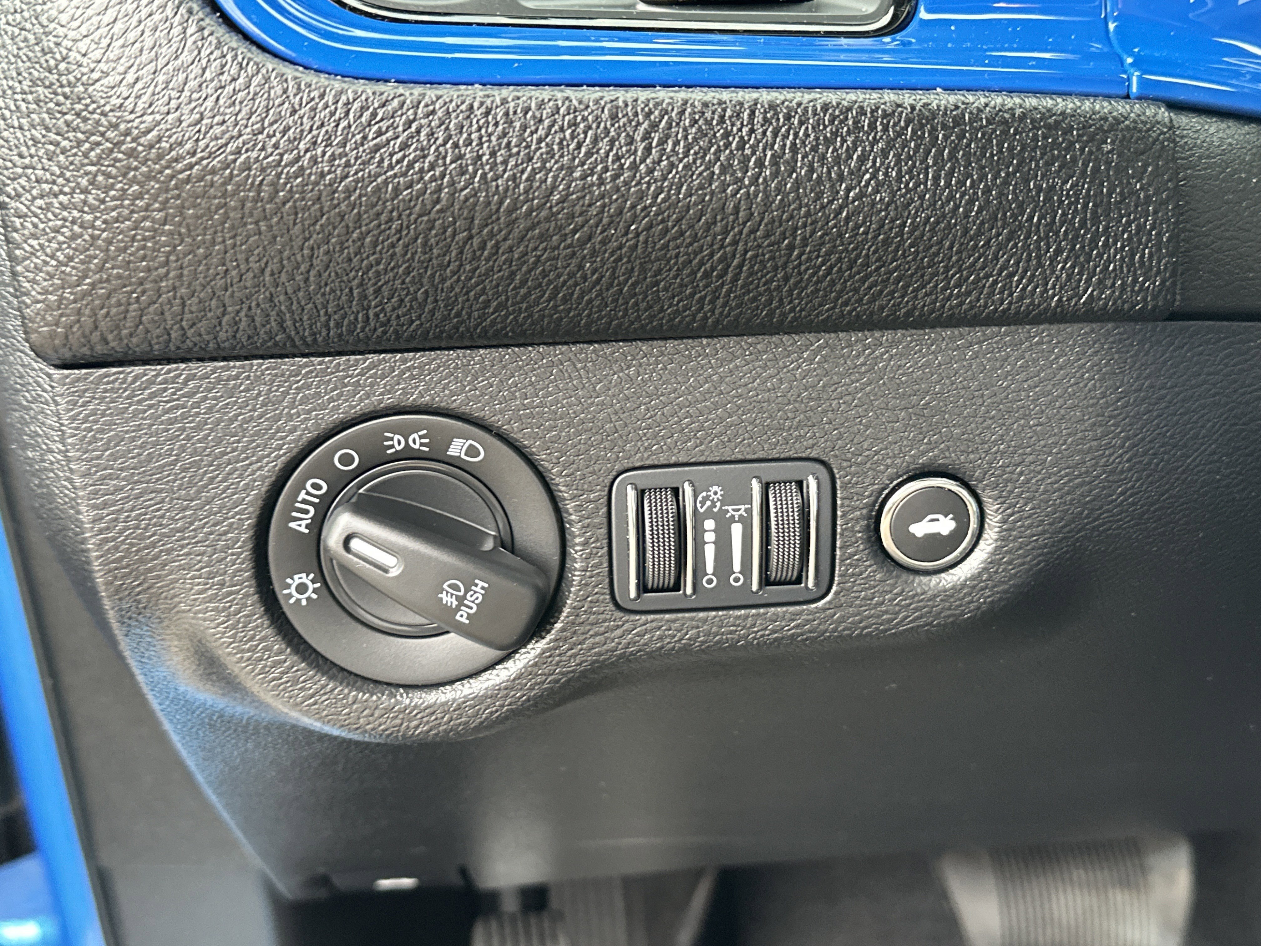 Used 2023 Dodge Challenger SXT w/ Blacktop Package image 15