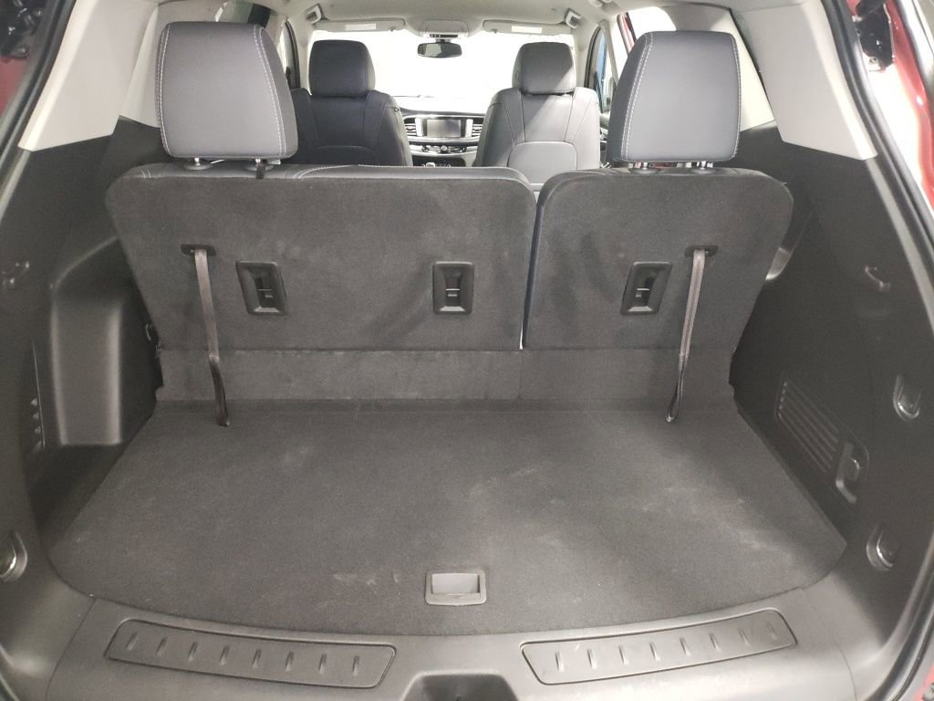 Used 2018 Buick Enclave Essence image 16